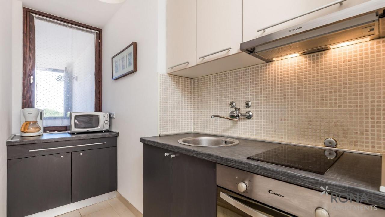 Rona Apartment Zrinka Poreč Extérieur photo